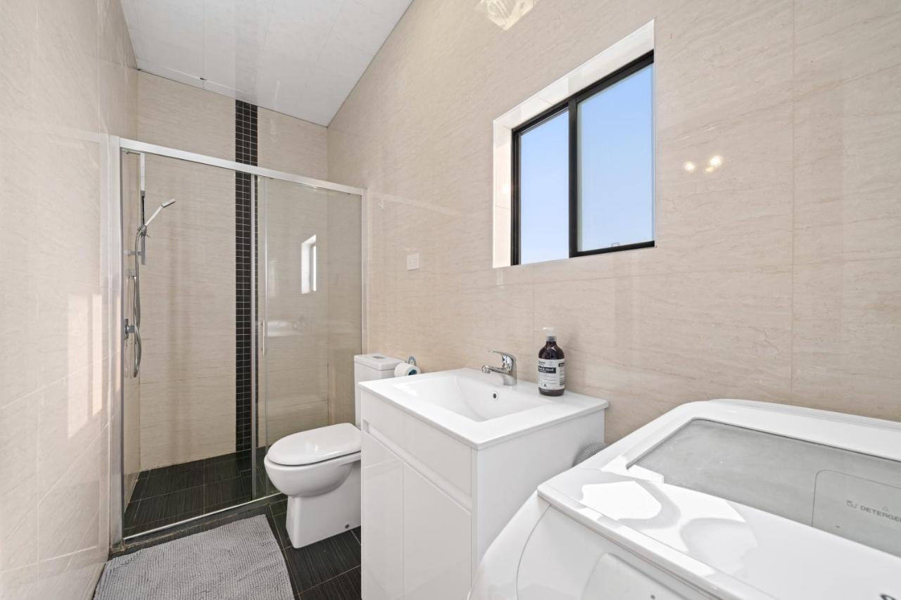 Spacious 1 Bedroom Guest House With Free Parking 悉尼 外观 照片