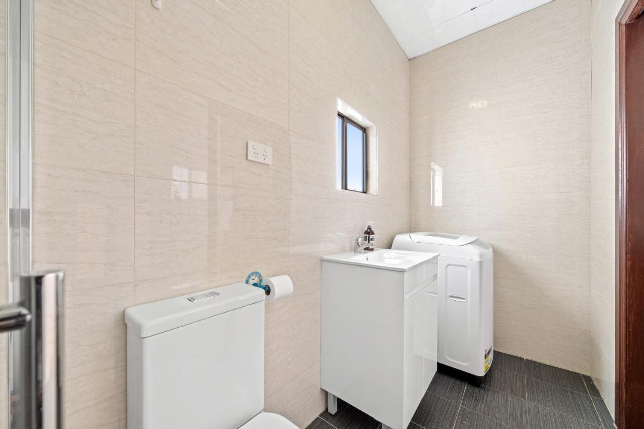 Spacious 1 Bedroom Guest House With Free Parking 悉尼 外观 照片